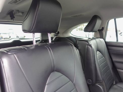 Used 2024 Toyota Highlander XLE image 13