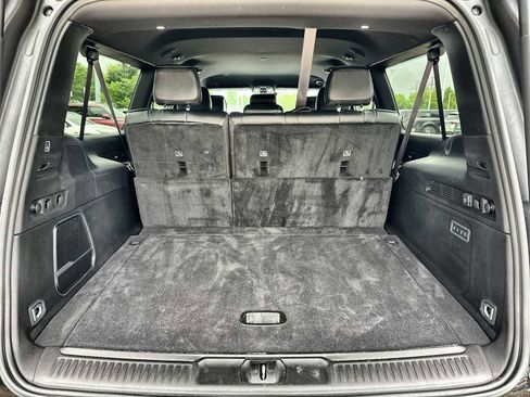 Used 2025 Jeep Wagoneer L Series II w/ 8-pass Seating Package AWD/4WD image 16