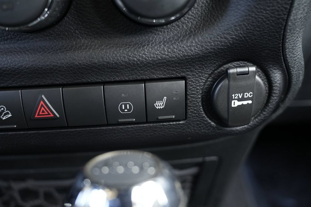 Used 2015 Jeep Wrangler Unlimited Sahara w/ Connectivity Group AWD/4WD image 55