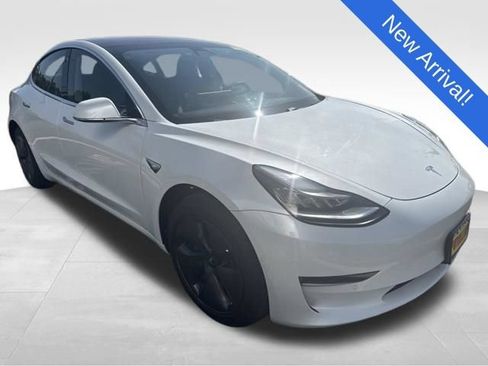 Used 2019 Tesla Model 3 Mid Range RWD image 1