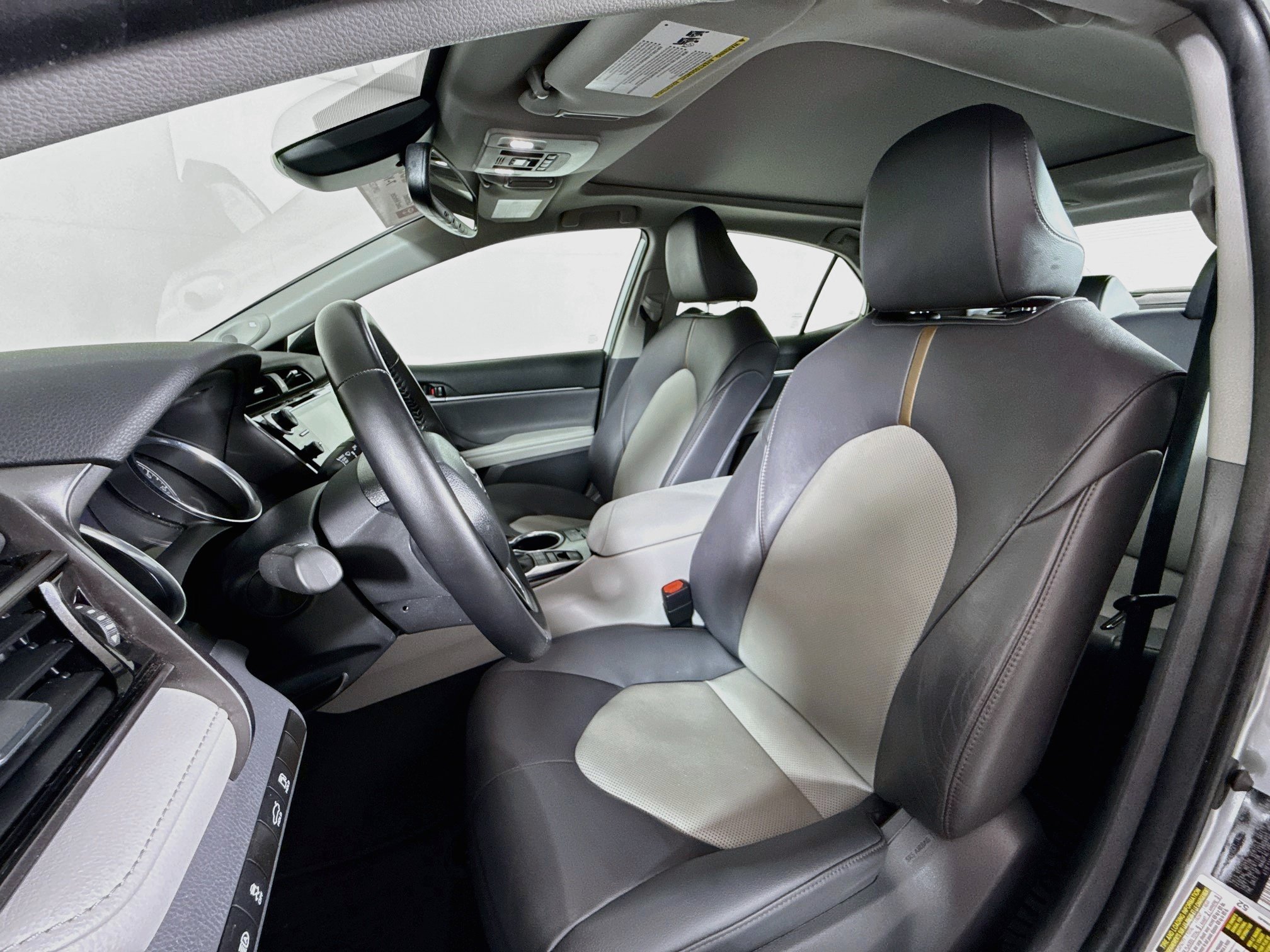 Certified 2020 Toyota Camry XLE w/ Navigation Package FWD image 11