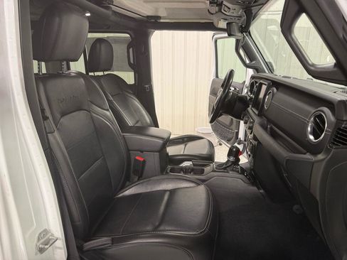 Used 2022 Jeep Wrangler Unlimited Sahara image 8