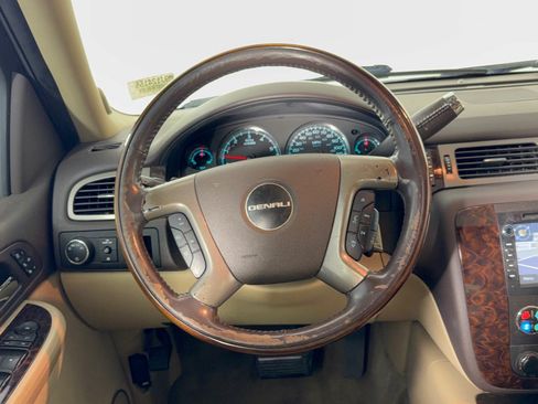 Used 2009 GMC Yukon Denali AWD/4WD image 10