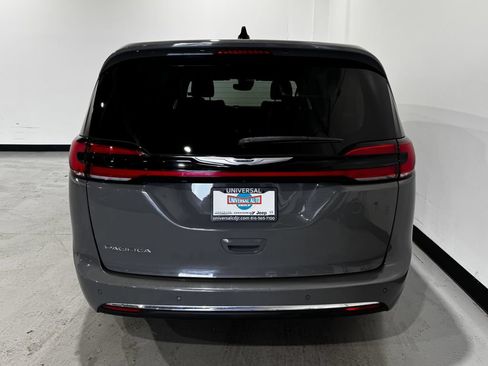 Used 2023 Chrysler Pacifica Touring-L FWD image 22
