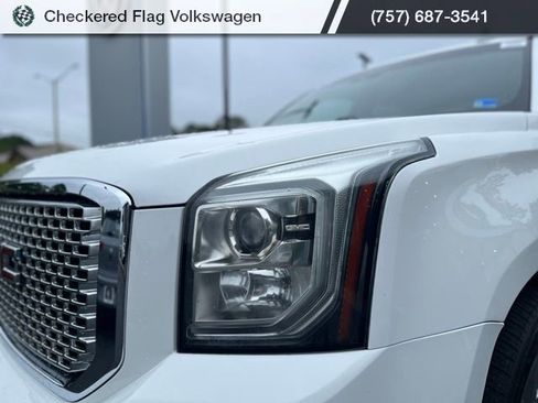 Used 2015 GMC Yukon Denali w/ Premium Package AWD/4WD image 11