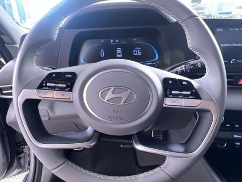 Used 2025 Hyundai Elantra Sport FWD image 16