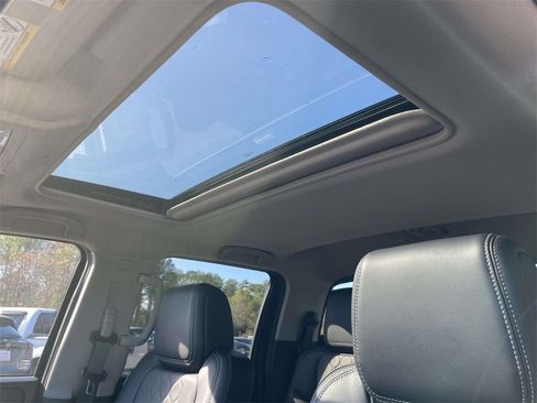 Used 2024 Nissan Frontier SL w/ Technology Package image 18