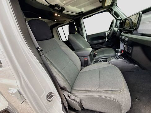 Used 2025 Jeep Gladiator Sport AWD/4WD image 33