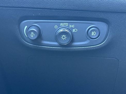 Used 2021 Buick Encore GX Preferred image 34