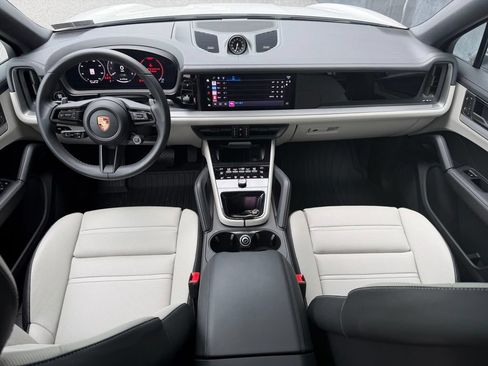 Certified 2026 Porsche Cayenne E-Hybrid Coupe AWD/4WD image 17