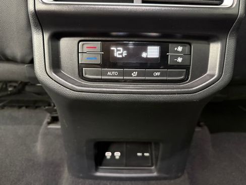 Used 2025 Volkswagen Atlas SE FWD image 32