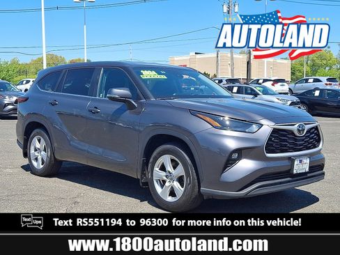 Used 2024 Toyota Highlander LE AWD/4WD image 1