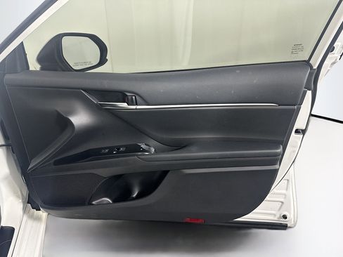Used 2020 Toyota Camry SE FWD image 31