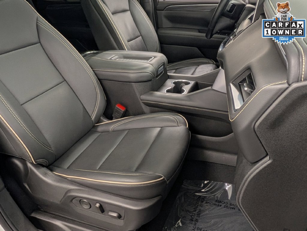 Used 2024 GMC Yukon SLT w/ SLT Premium Package AWD/4WD image 35