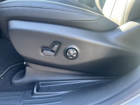 New 2026 Chrysler Pacifica Select image 13