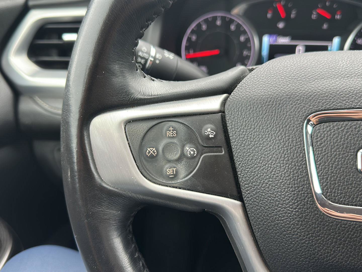 Used 2018 GMC Acadia SLT AWD/4WD image 16
