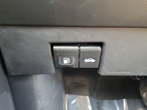 Used 2023 Nissan Versa S w/ Trunk Package image 25