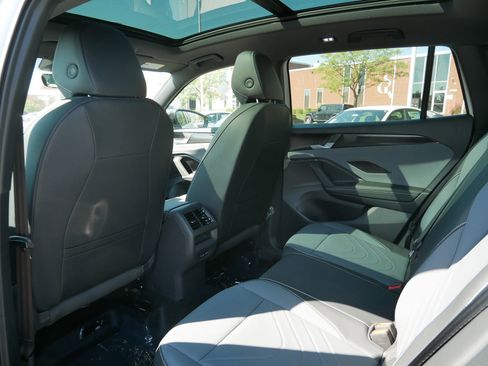 New 2025 Volkswagen Tiguan SE R-Line image 6