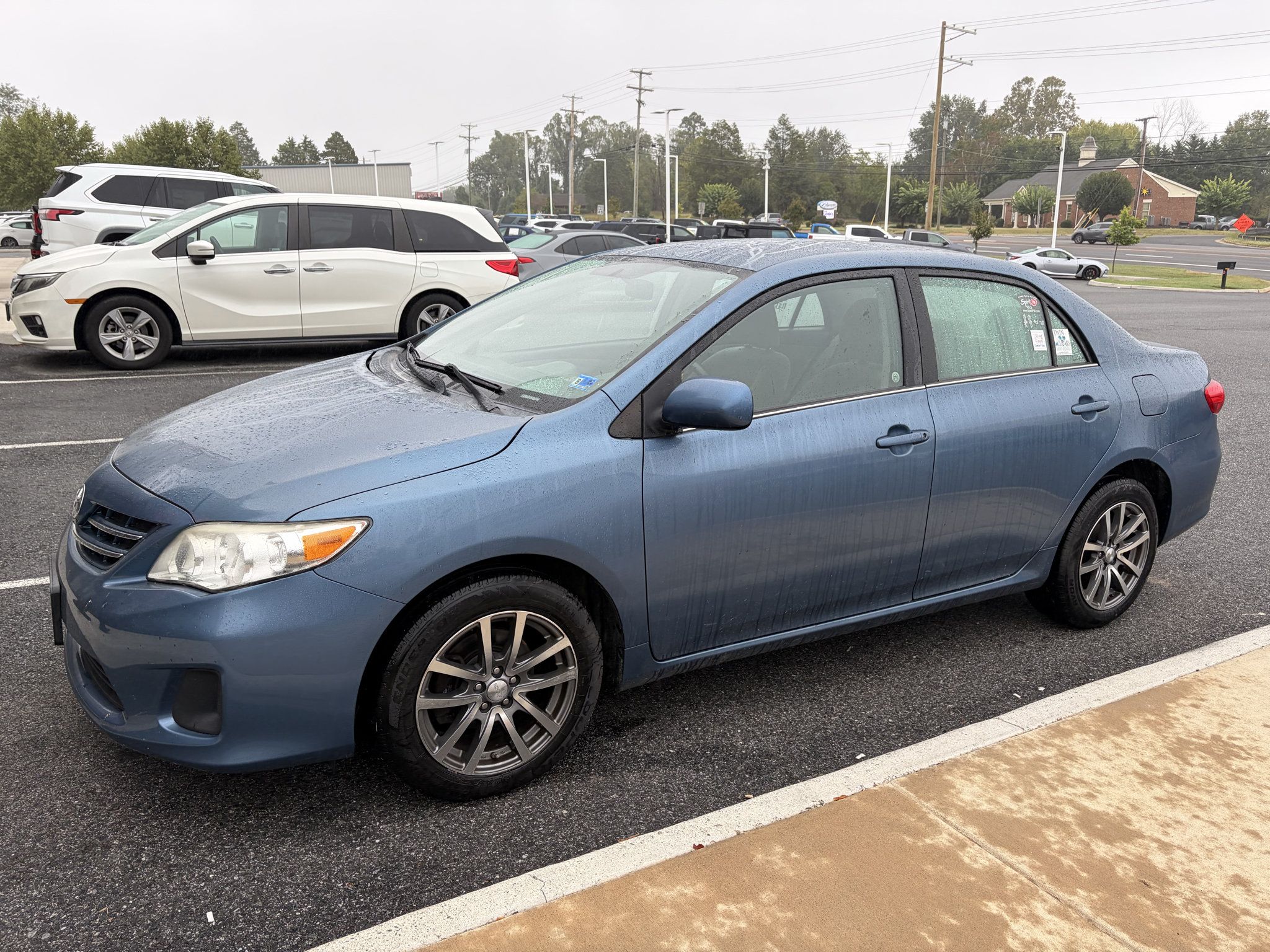 Used 2013 Toyota Corolla LE FWD image 1