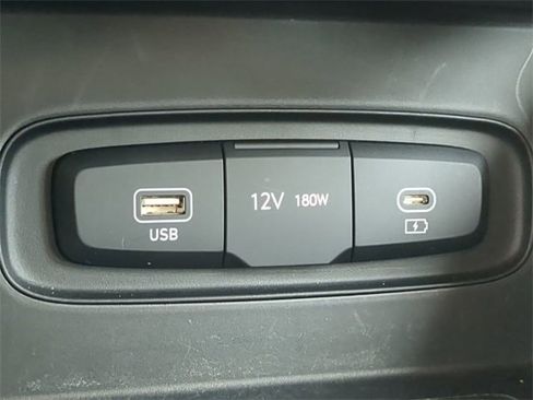 Used 2023 Hyundai Venue SEL image 21