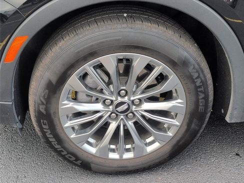 Used 2025 Cadillac XT4 Premium Luxury FWD image 11