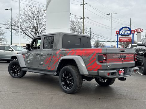 Used 2022 Jeep Gladiator Overland image 17