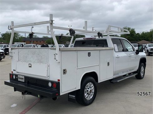 Used 2022 Chevrolet Silverado 2500 LT w/ Convenience Package AWD/4WD image 2