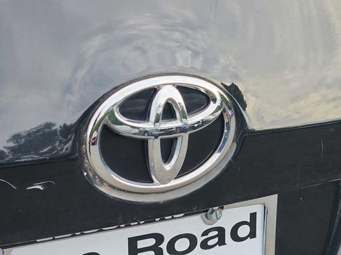 Used 2018 Toyota Corolla LE w/ Carpet Mat Package (TMS) FWD image 3