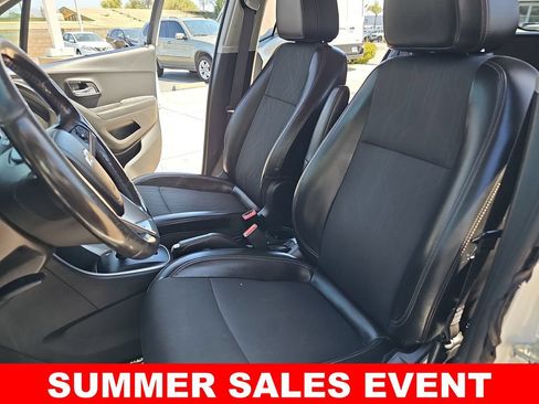 Used 2022 Chevrolet Trax LT w/ Driver Confidence Package AWD/4WD image 14