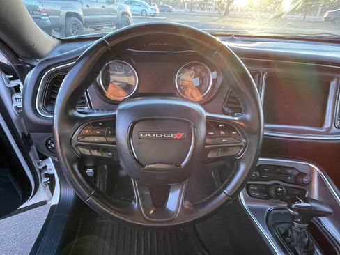 Used 2017 Dodge Challenger SXT image 15