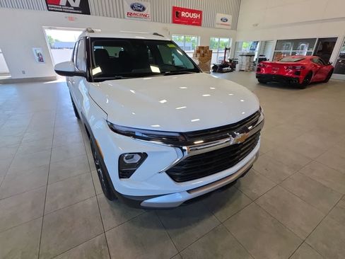 Used 2024 Chevrolet TrailBlazer LT w/ LT Cold Weather Package AWD/4WD image 4