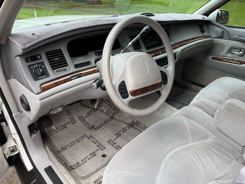 Used 1996 Lincoln Town Car Signature image 20