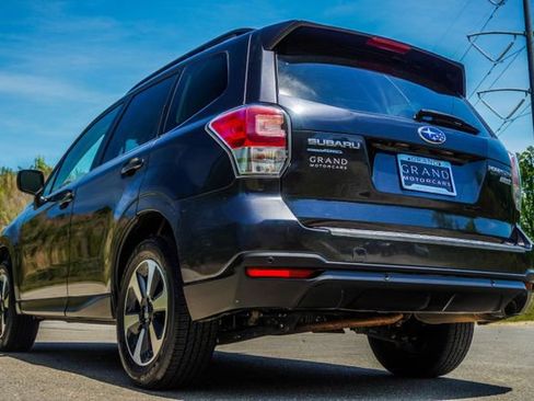 Used 2017 Subaru Forester 2.5i Limited AWD/4WD image 10