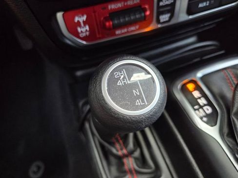 Used 2022 Jeep Wrangler Unlimited Rubicon w/ LED Lighting Group AWD/4WD image 27