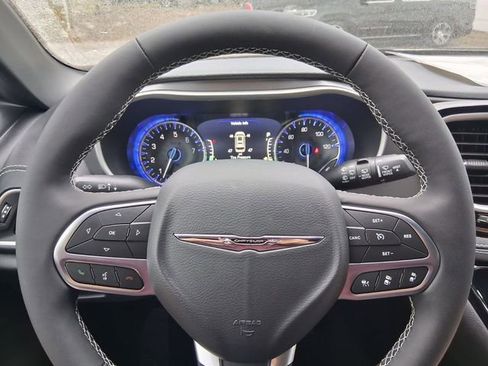 Used 2026 Chrysler Pacifica Select image 27