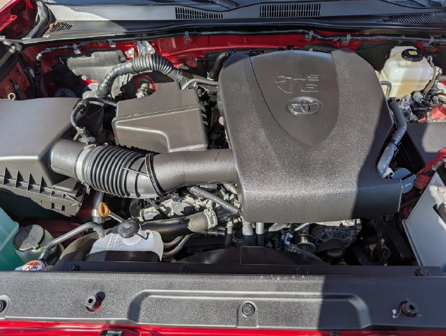 Used 2022 Toyota Tacoma TRD Off-Road w/ Technology Package AWD/4WD image 33