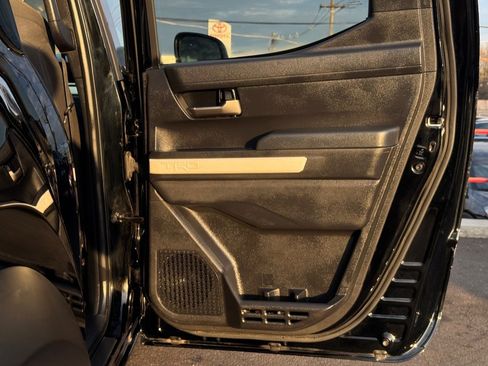 Used 2024 Toyota Tacoma TRD Off-Road image 33