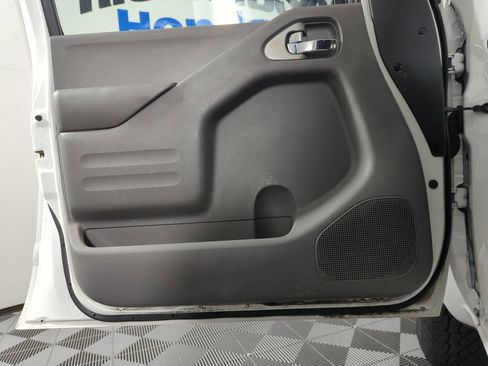 Used 2015 Nissan Frontier Desert Runner RWD image 8