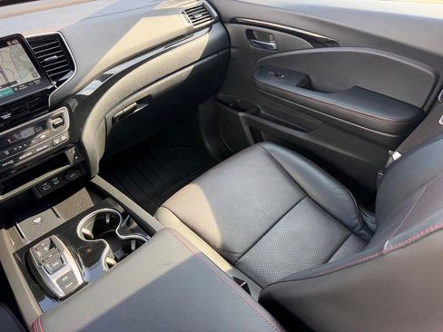 Certified 2024 Honda Ridgeline Black Edition image 18