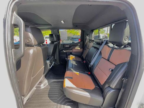 Used 2019 Chevrolet Silverado 1500 High Country image 18