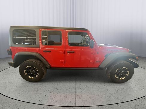 Used 2025 Jeep Wrangler Unlimited Rubicon w/ Convenience Group AWD/4WD image 7