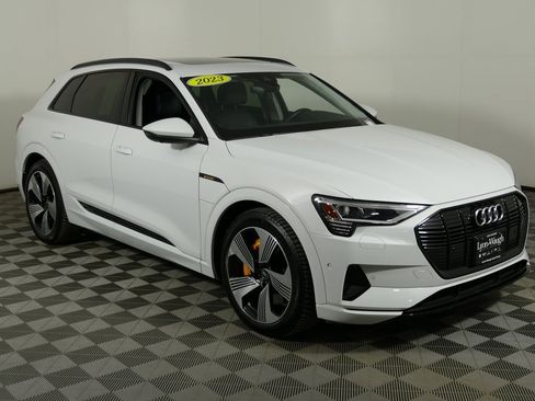 Used 2023 Audi e-tron Premium Plus image 1