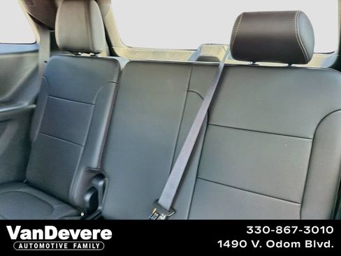 Used 2023 Chevrolet Traverse LT w/ LT Premium Package AWD/4WD image 1