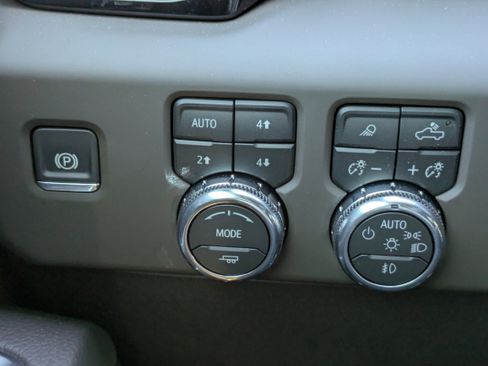 New 2026 GMC Sierra 3500 Denali w/ Denali Reserve Package image 25