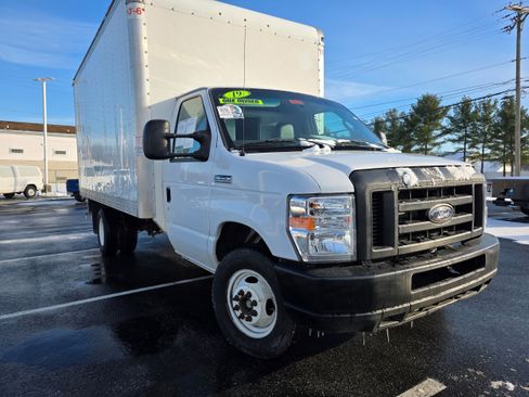 Used 2019 Ford E-350 and Econoline 350 Super Duty w/ Power Windows & Locks Group image 7
