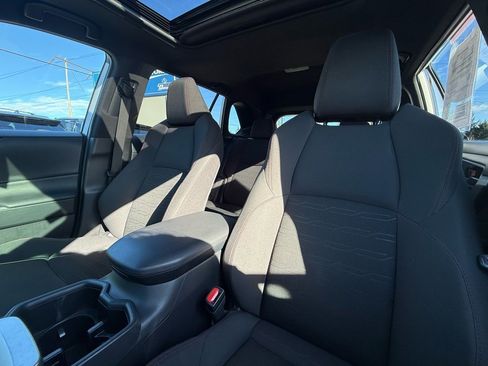 Used 2022 Toyota RAV4 SE w/ Weather & Moonroof Package image 12