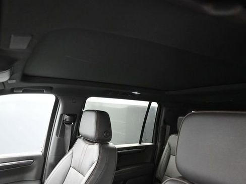 Used 2025 Chevrolet Suburban RST w/ Comfort Package AWD/4WD image 15