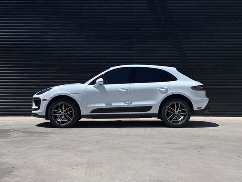 Certified 2024 Porsche Macan S AWD/4WD image 2