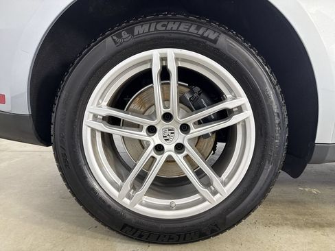 Certified 2026 Porsche Macan AWD/4WD image 16