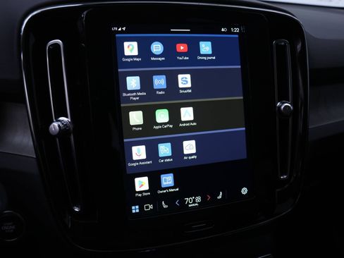 Certified 2024 Volvo XC40 B5 Plus w/ Protection Package Premier image 13